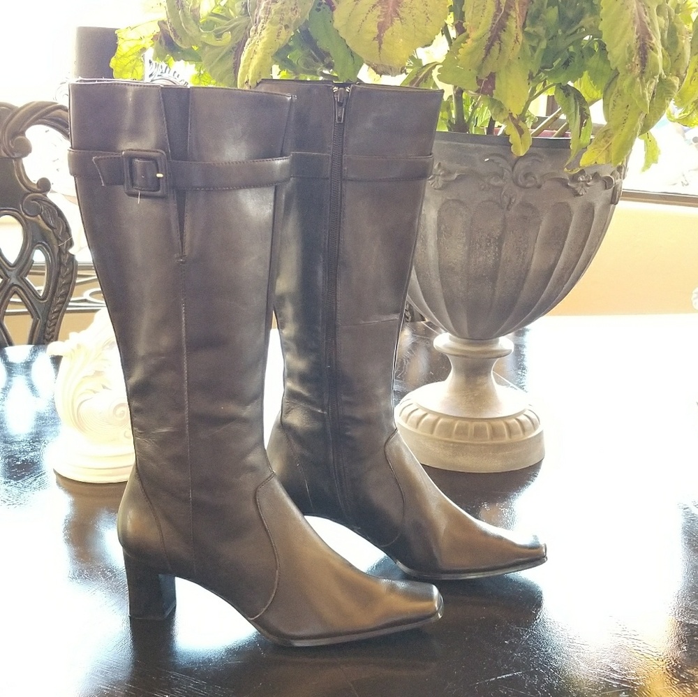 Anne Klein Black Leather Heeled Boots 8.5M - Picture 7 of 9
